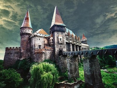 castelul corvinilor jpg