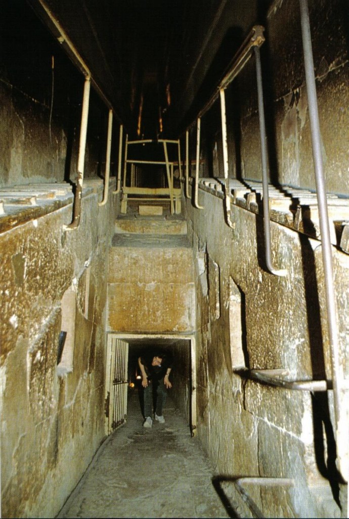 interior-din-piramida-lui-keops_2822