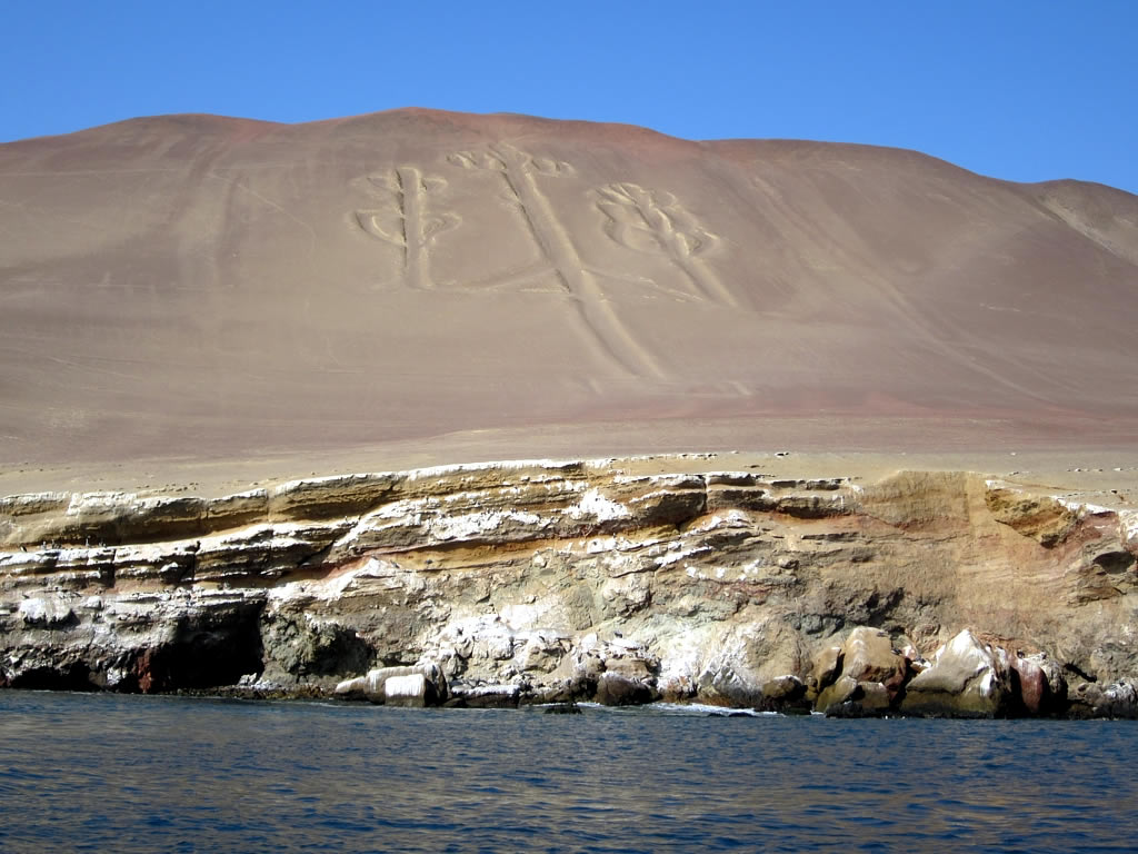 Candelabrul din Paracas, o geoglifa misterioasa