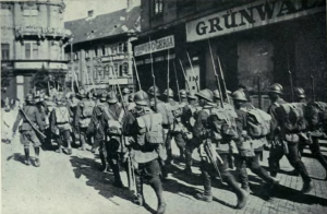 Tropas-rumanas-ocupan-budapest-1919--outlawsdiary02tormuoft